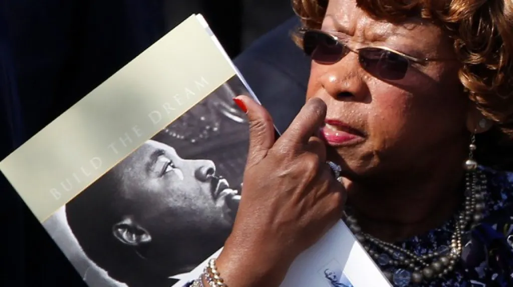 Návštěvnice ceremoniálu k odhalení pomníku M. L. Kinga