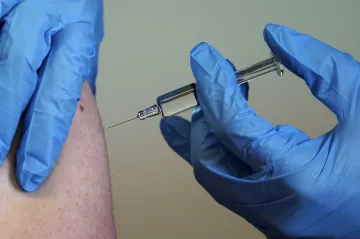 Očkování proti rakovině se blíží. Pracuje na něm společnost, která vyvinula vakcínu proti covidu