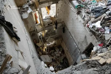 Rusové zabili nejméně šest lidí v bytovém domě v Sumách