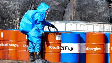 Hasiči v Husopečích nad Bečvou likvidují následky havárie