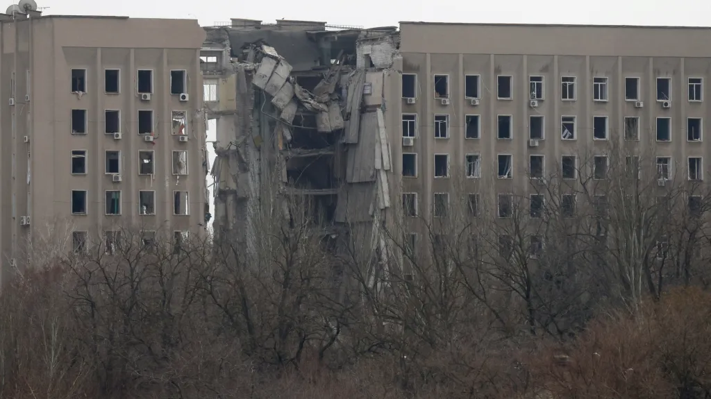 Ukrajinská vládní administrativní budova v Mykolajivu poničená po bombardování