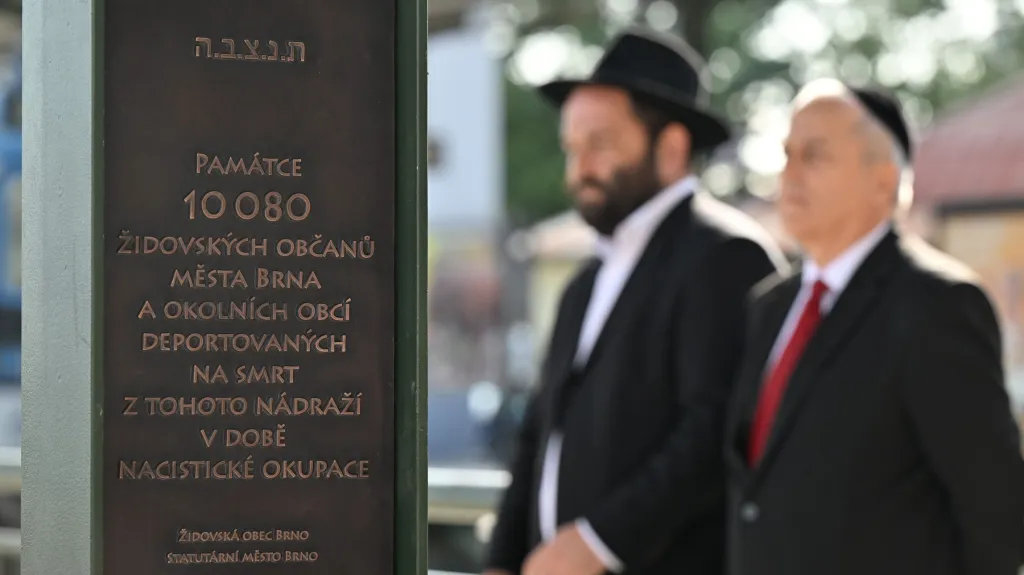 Odhalení Památníku zmizelých na 5. nástupišti brněnského hlavního nádraží