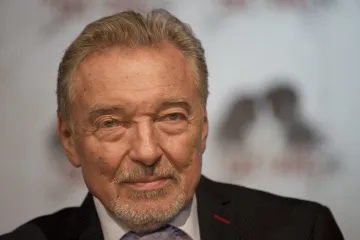 Léčím se s leukémií, oznámil Karel Gott v září