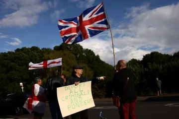 Británie zpřísňuje migrační pravidla