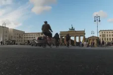 Berlín ruší některé cyklostezky. Nové vedení chce chránit práva řidičů
