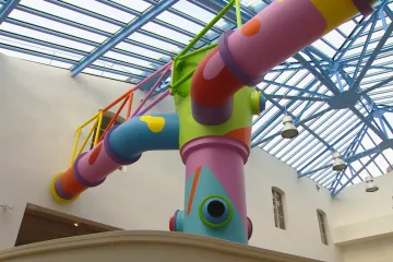 Umění vs. umění. Interiér hradecké galerie je vystaven sporům