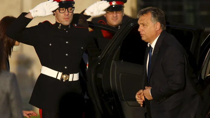 Viktor Orbán po příjezdu na maltský summit