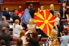 Severní Makedonie schválila kompromis s Bulharskem, může zahájit přístupové rozhovory s EU
