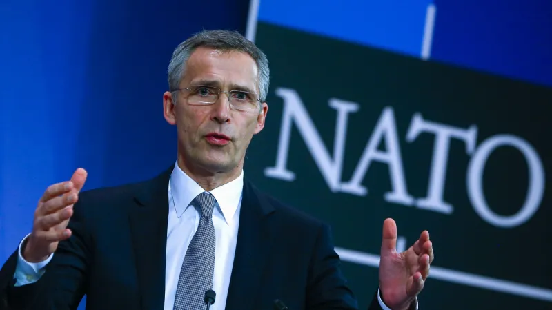 Stoltenberg: Budeme víc podporovat koalici bojující proti IS