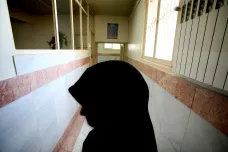 Australskou pedagožku odsouzenou v Íránu za špionáž přesunuli do pouštní věznice Karčak