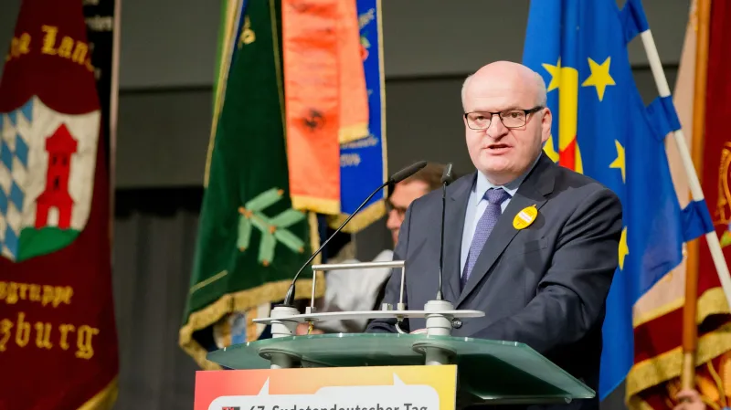 Ministr kultury Daniel Herman hovoří na 67. sjezdu sudetských Němců