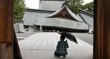 Zřícená modlitebna chrámu Jacuširo-gú v prefektuře Kumamoto v Japonsku