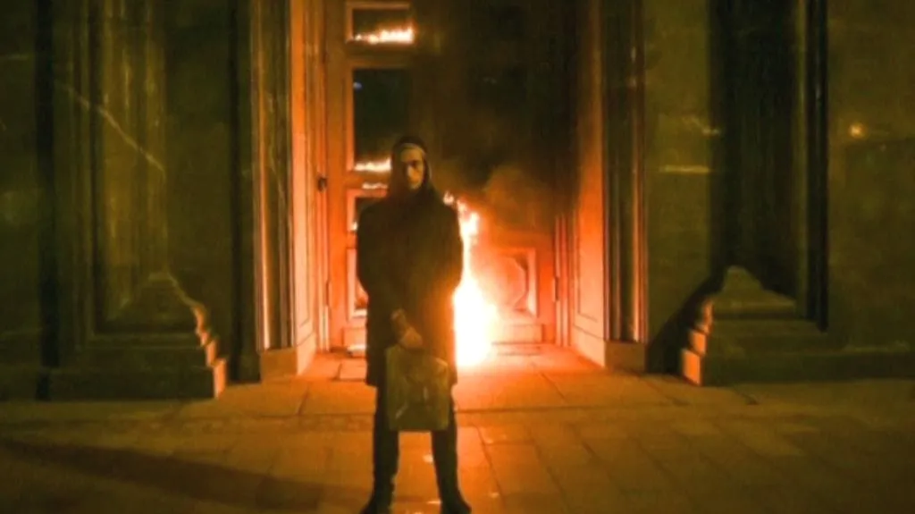 Pavlenskij před budovou FSB