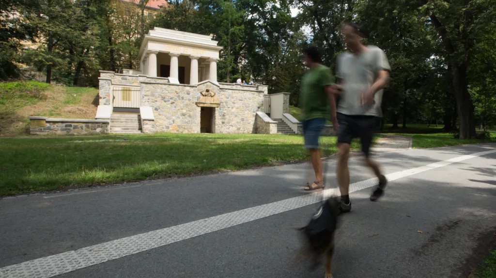 Opravené Jihoslovanské mauzoleum v Olomouci