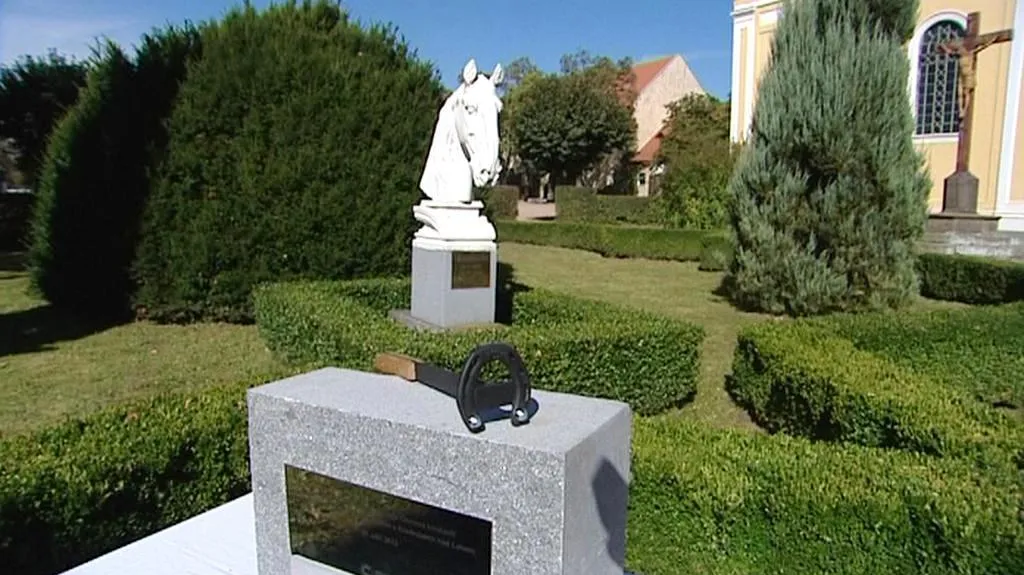 V Kladrubech zahájili rekonstrukci hřebčína