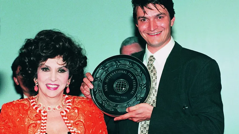 Gina Lollobrigida a Jan Svěrák na festivalu ve Varech v roce 1995