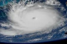 Hurikán Dorian udeřil na Bahamy. Ničivější bouři souostroví dosud nezažilo