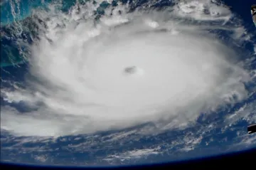 Hurikán Dorian udeřil na Bahamy. Ničivější bouři souostroví dosud nezažilo