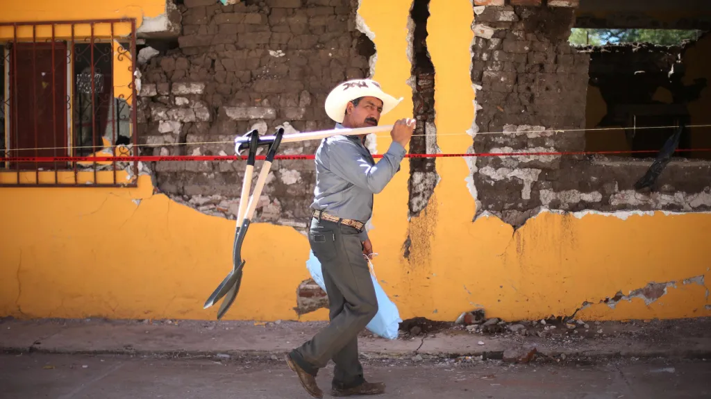 Stovky budov v Mexiku hrozí zřícením