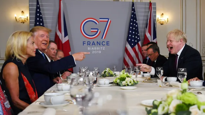 Donald Trump a Boris Johnson na pracovní snídani