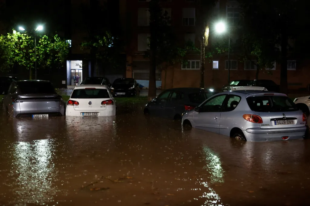 Voda zaplavila ulice Valencie
