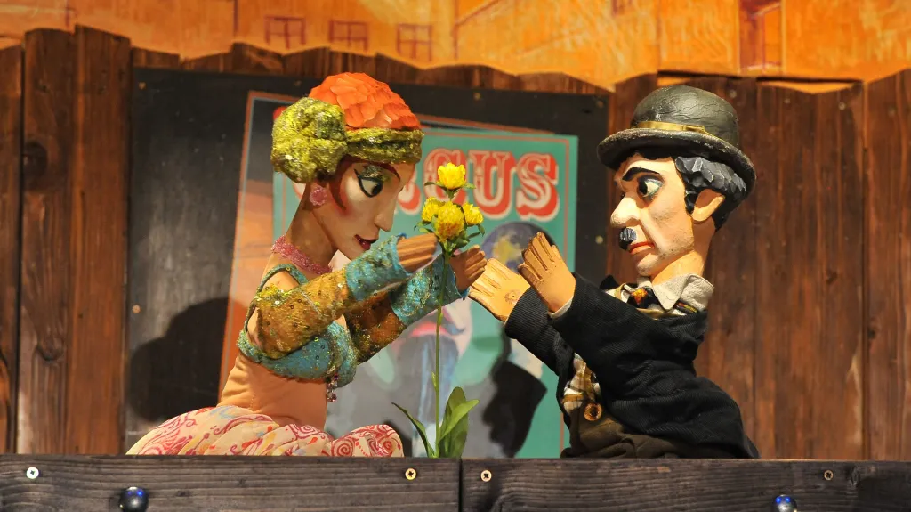 CHA CHA CHA aneb CHArlie CHAplin a jiná CHÁska