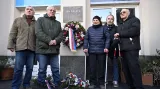 Bývalí spolužáci Jana Palacha navštívili pamětní desku při příležitosti výročí 55 let od upálení