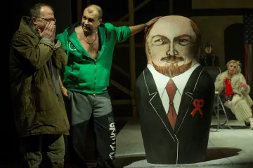 Lenin ve višňovém sadu neprospívá Lásce na Krymu