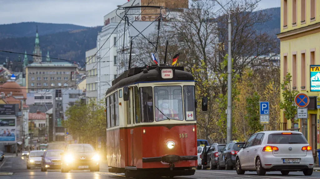 Historická tramvaj na úzkorozchodné trati z Liberce do Jablonce