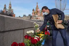 Tisíce lidí uctily v Moskvě památku zavražděného opozičního politika Němcova