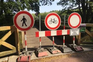 Padající stromy ohrožovaly cyklisty. Kroměříž proto frekventovanou cyklostezku do Kvasic uzavřela