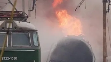 Hořící polský vlak s palivem
