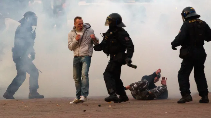 Účastníci mítinku krajně pravicové DSSS se střetli s policií