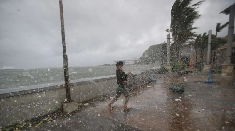 Tajfun Hagupit slábne