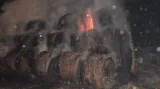 Noční požár slámy nedaleko obce Lutopecny