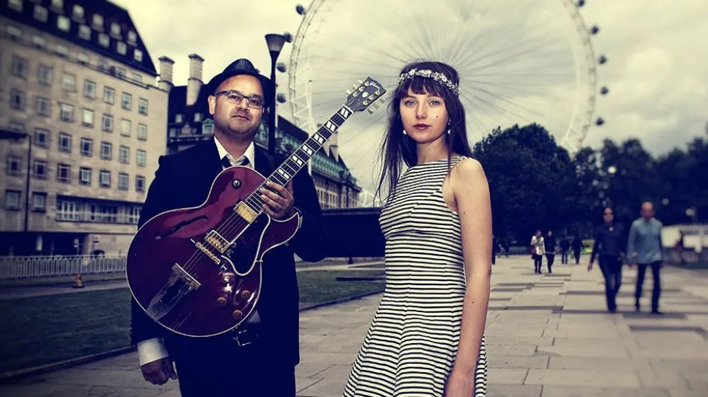 Robin Banejree a Patricie v projektu Moods