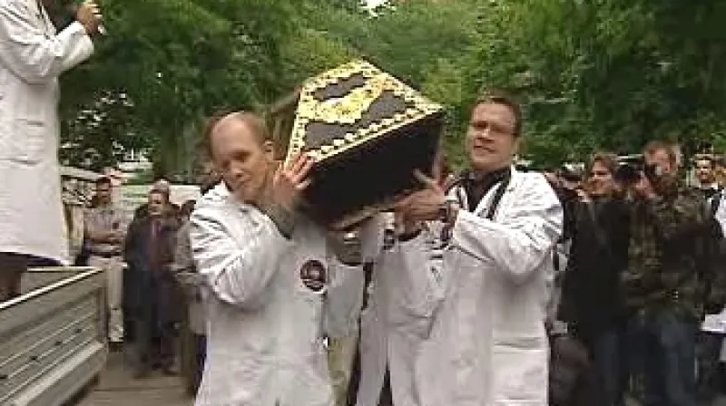 Medici protestují proti transformaci nemocnic