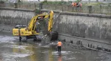 Příprava k demolici mostu