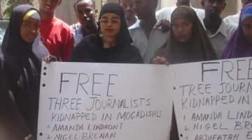 Somálci demonstrující za propuštění unesených novinářů