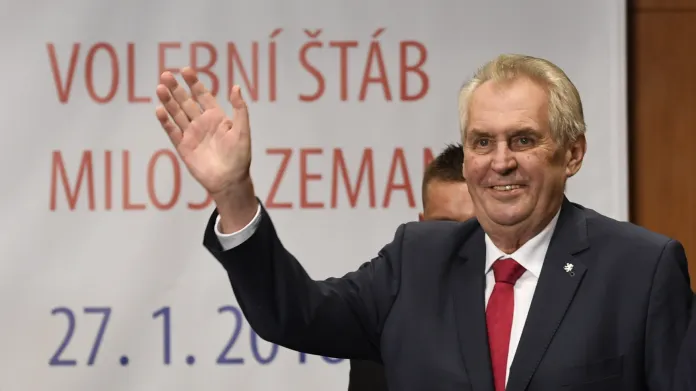 Prezident Miloš Zeman přichází na tiskovou konferenci v TOP Hotelu Praha, poté co byl 27. ledna 2018 oznámen výsledek druhého kola prezidentských voleb. Zeman byl zvolen i na další funkční období.