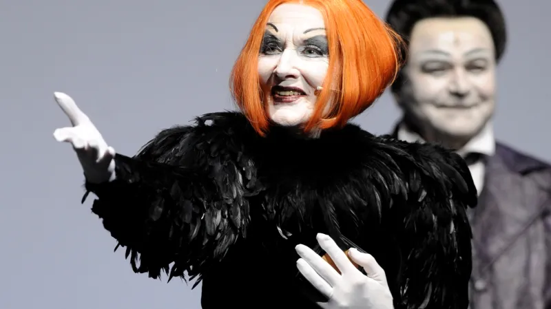 Soňa Červená ve hře Věc Makropulos