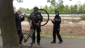 Policejní kontrola cyklisty