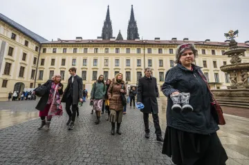 Vyšetřeme zneužívání v církvi jako v zahraničí, žádaly oběti na Hradě