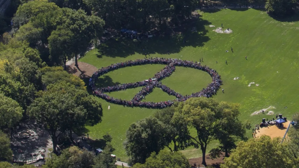 Živý symbol míru v newyorském Central Parku