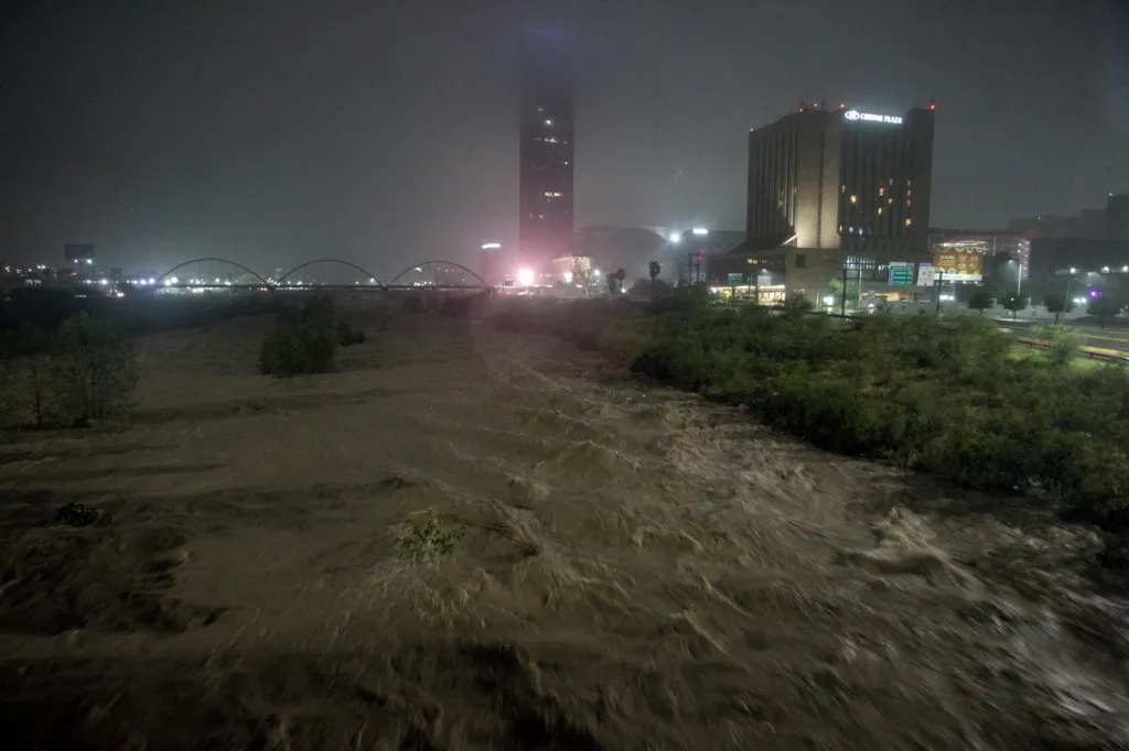 Hurikán Hanna zasáhl Texas a část Mexika