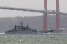 Šest ruských výsadkových lodí pluje do Černého moře. Kuleba popřel jednání o „finlandizaci“ Ukrajiny