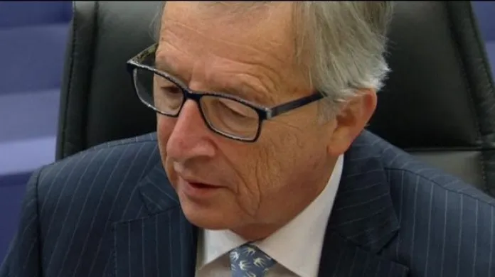 Události ČT: Nevyslovení nedůvěry Junckerovi