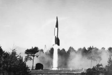Před 80 lety doletěla raketa V-2 k hranici vesmíru. Do historie se ale zapsala jako ničivá zbraň