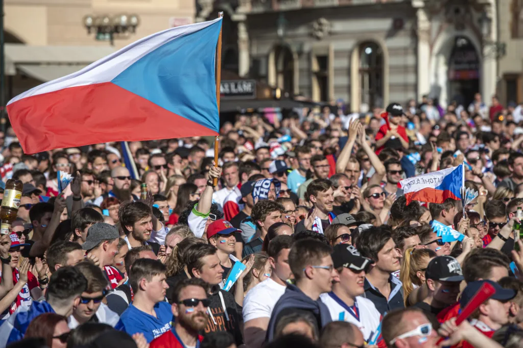 Fanoušci hokeje sledují boje o medaile i na Staroměstském náměstí v Praze