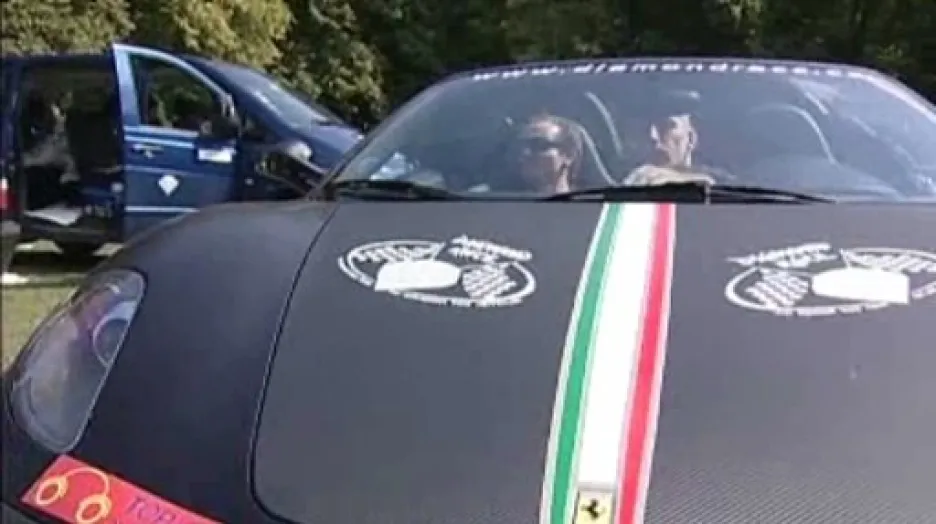 Luxusní automobil